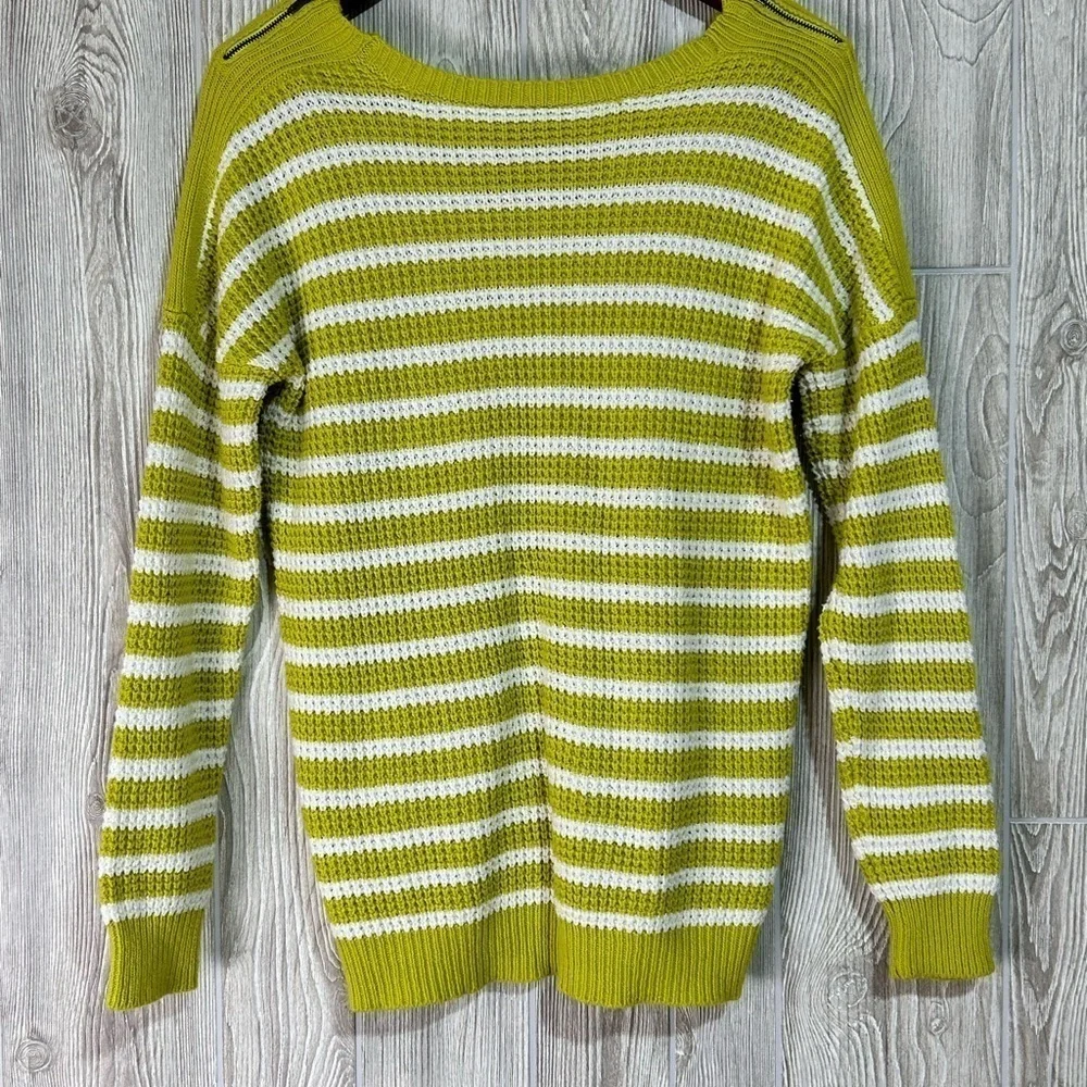 Romeo & Juliet Couture Scoop Neck Knit Green White Stripped Sweater Size M